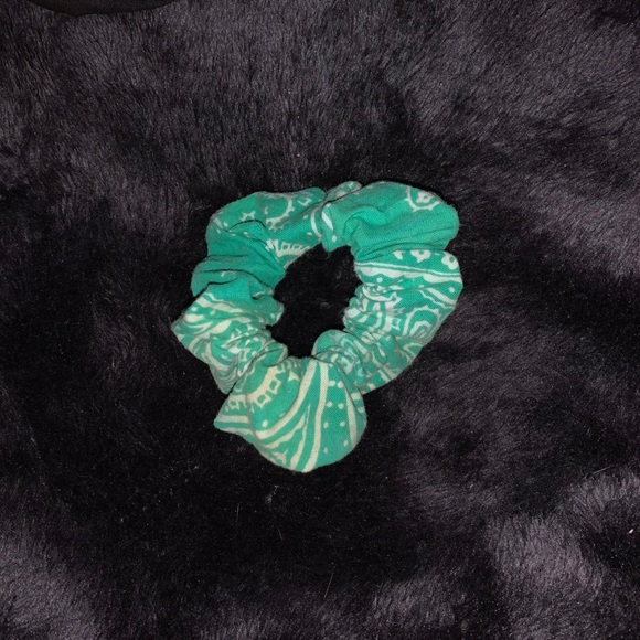 Scrunchies - Picture 5 of 6